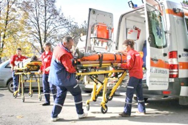 Autocar plin cu turişti, implicat în accident rutier la Eforie